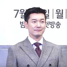 김희라