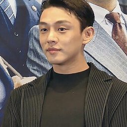 유아인