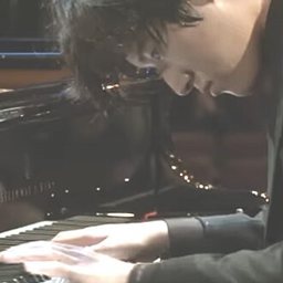 임윤찬 사진